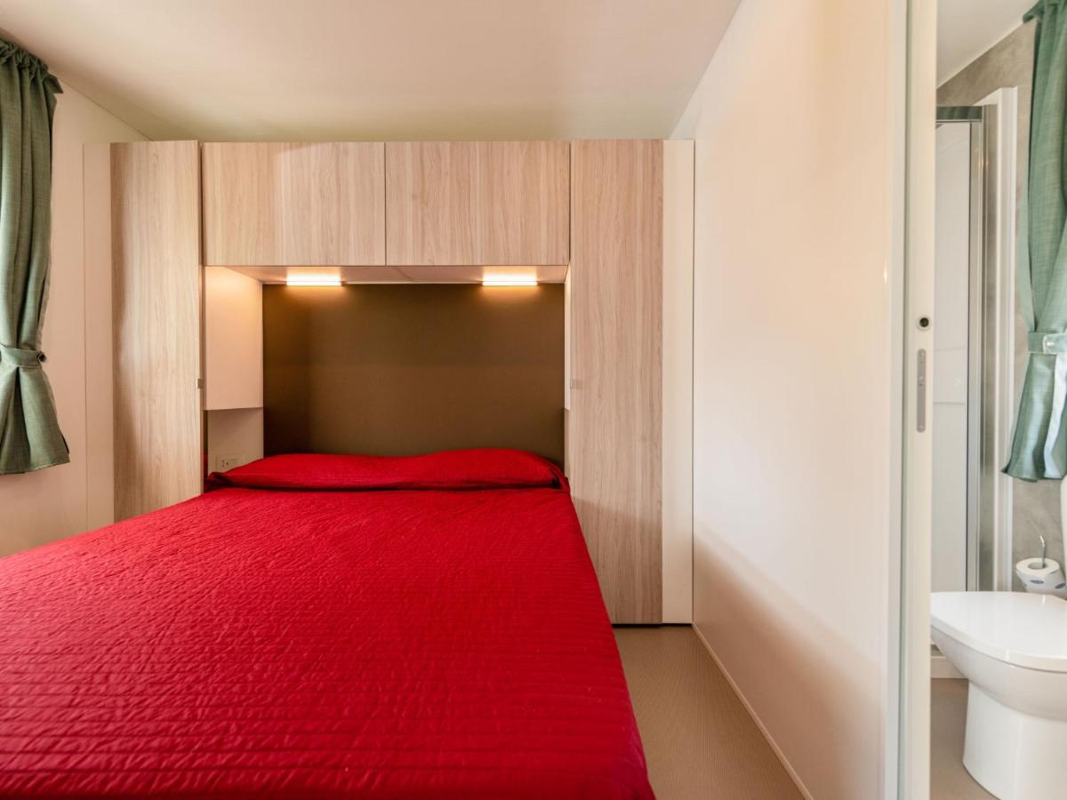 Holiday Home Garda Suite Deluxe By Interhome Rivoltella del Garda Bagian luar foto
